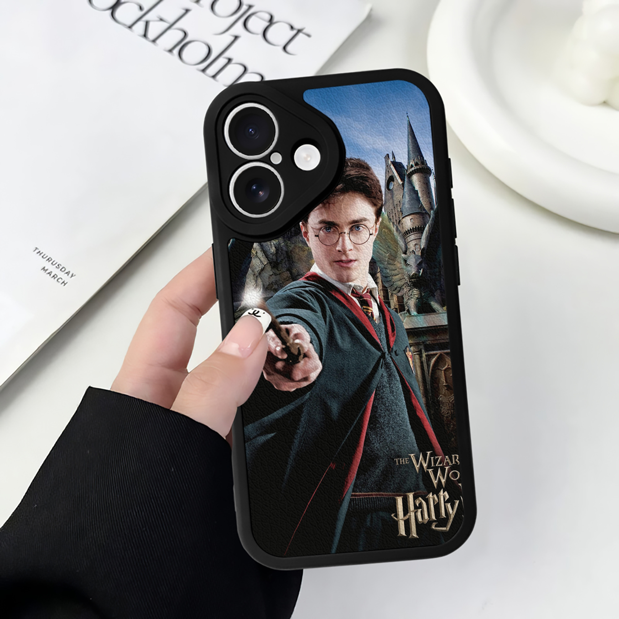 （画像用） Harry Potter ハリー・ポッターシリーズ 【iPhone 16シリーズ対応】シリコンスマホケース（レザー調） 材質：シリコン